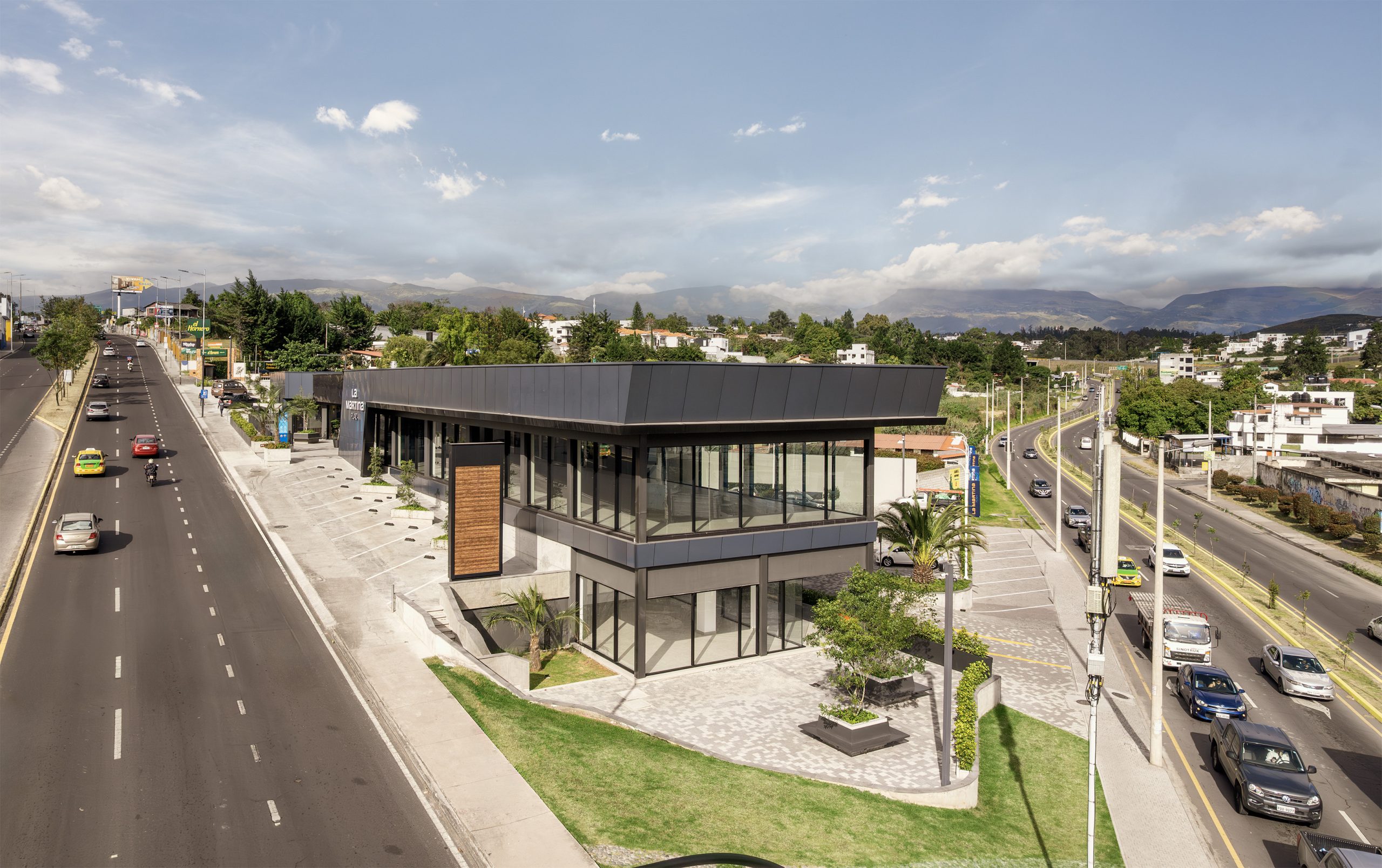 la martina plaza tumbaco miranda arquitectura 1